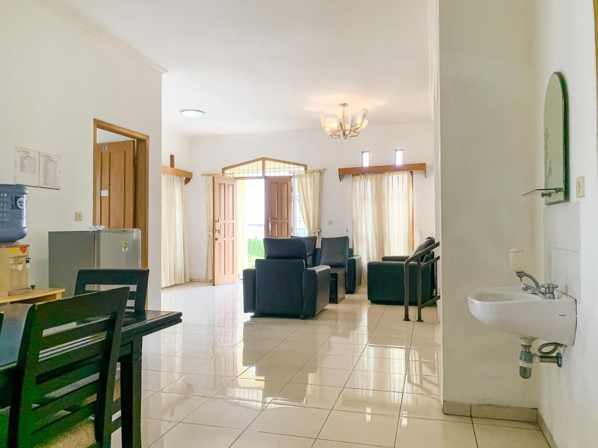 Beranda Istirahat Villa 4Br At Galaxy Resort Puncak Cikundul Exterior foto